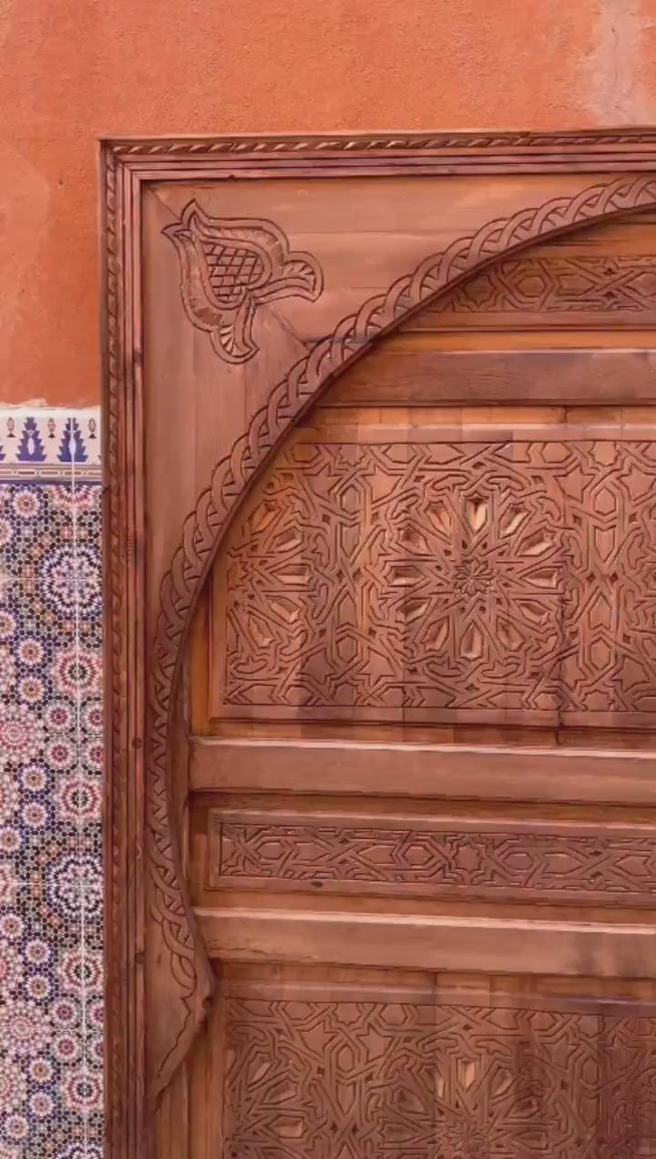 Tête de lit arabe, Tête de lit en bois Sculpte a la main, Tete de lit Royal Designs mauresques inspirés de la majestueuse Arabe marocaine.