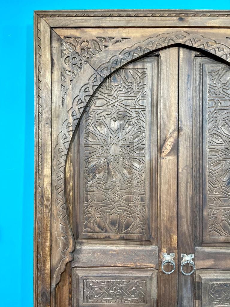 Bring A Touch Of Moroccan Culture To Your Home With This Handcrafted Moroccan Door Made Of Superior Wood For A Warm And Authentic Interior.