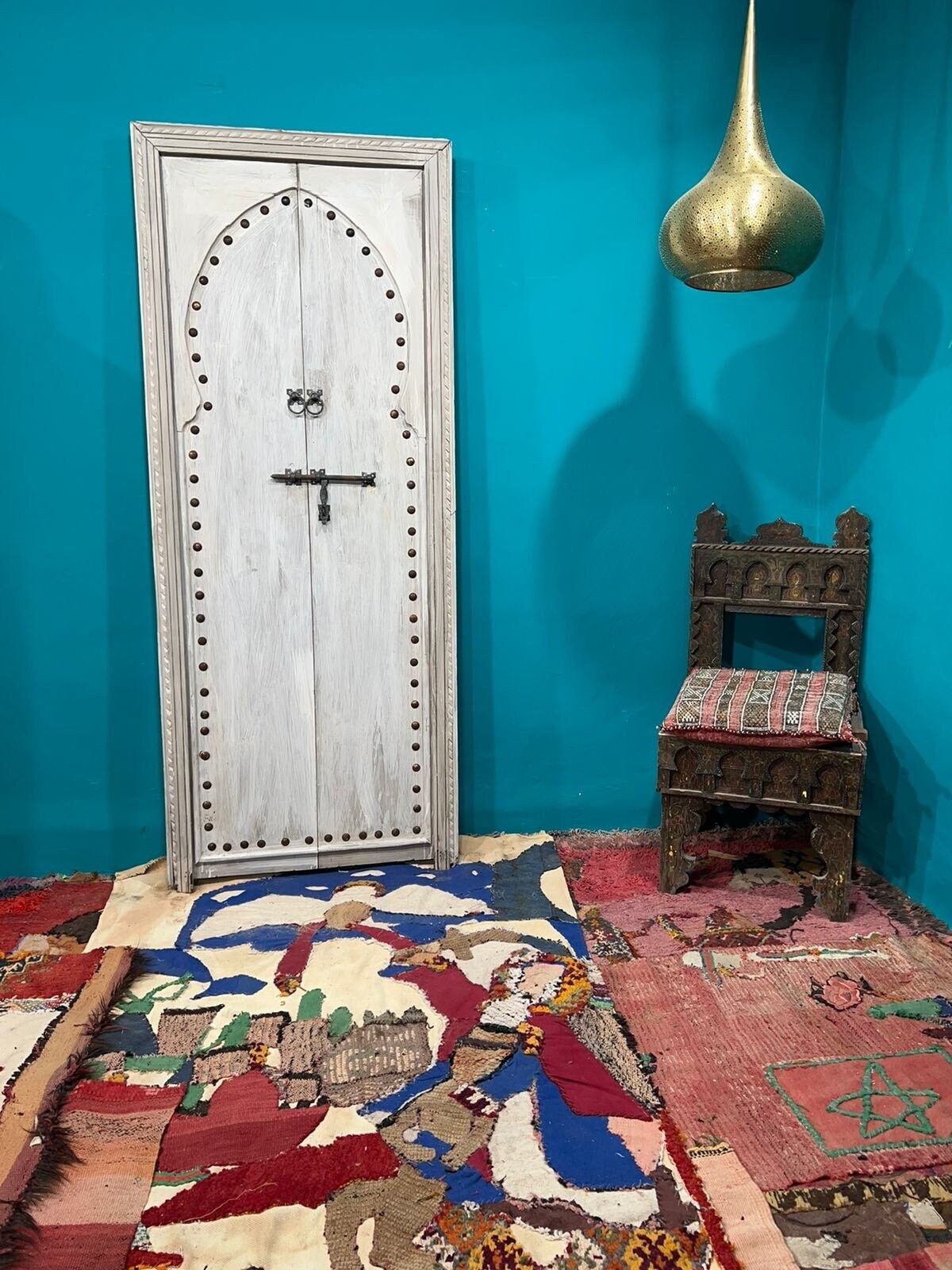 Historical Morrish Artwork Morocan Entryway White Door with Carved Handle Locker Rustic Wood Mediterranean Berber Front Double Door for Sale