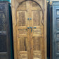 Porte marocaine en bois avec un beau motif sculpté, fabriquée avec la meilleure qualité de bois, dans notre magasin à Marrakech.